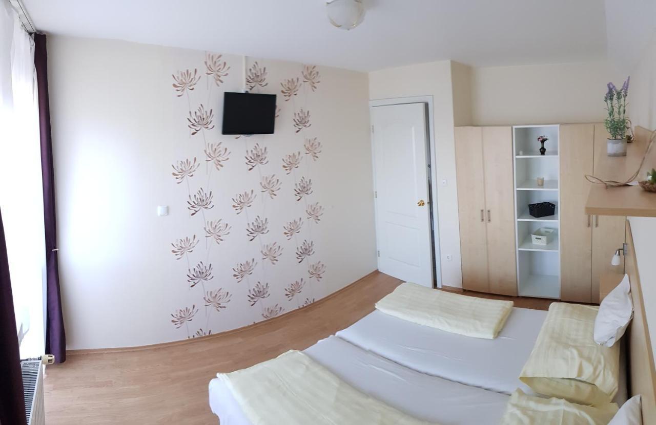 Szaloky Apartmanhaz 根尼斯迪亚斯 外观 照片