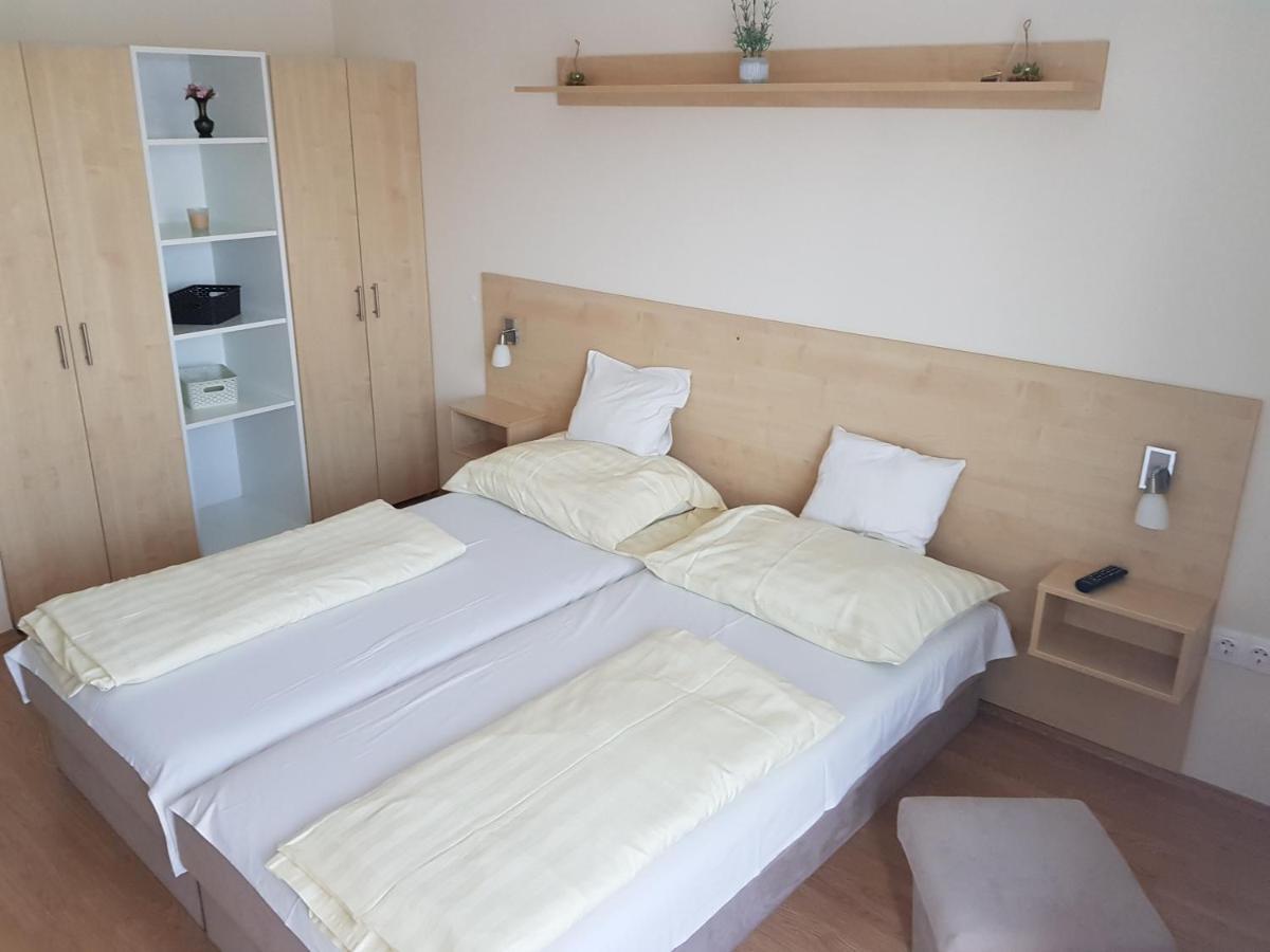 Szaloky Apartmanhaz 根尼斯迪亚斯 外观 照片
